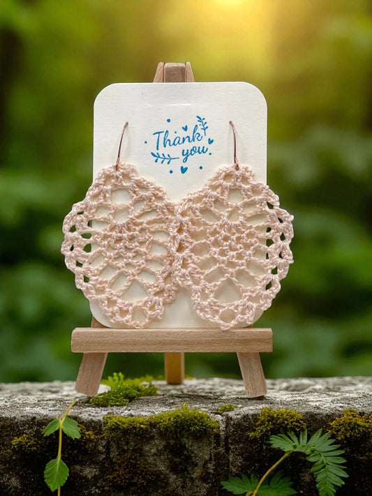 Lacey Pineapple in light pink Tangles & Twine