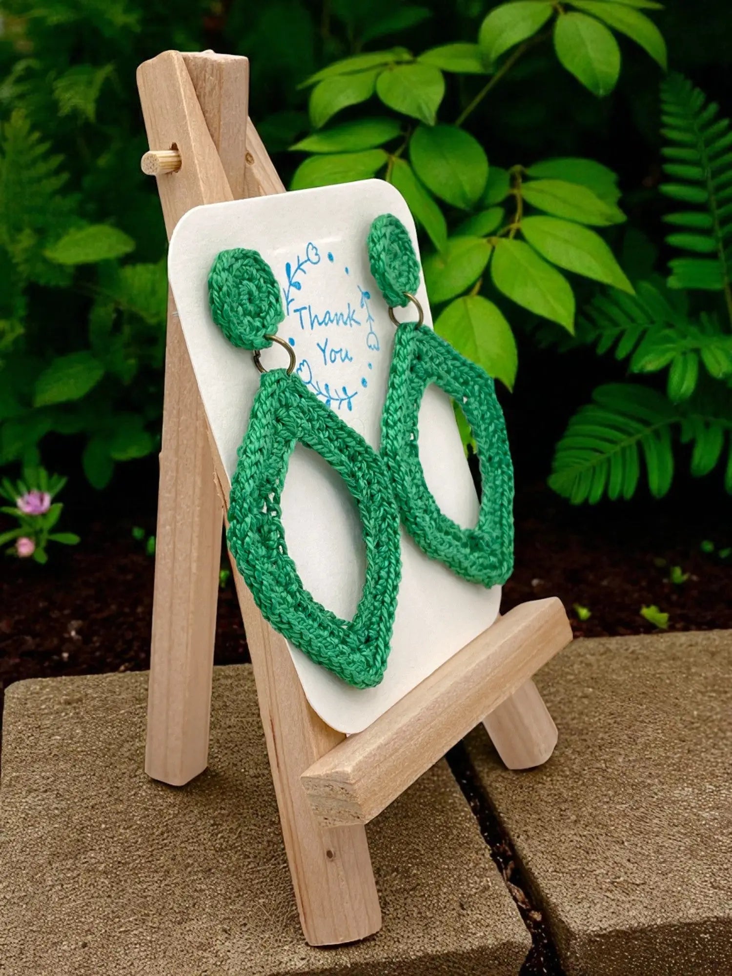 Geometric Dangles in green Tangles & Twine