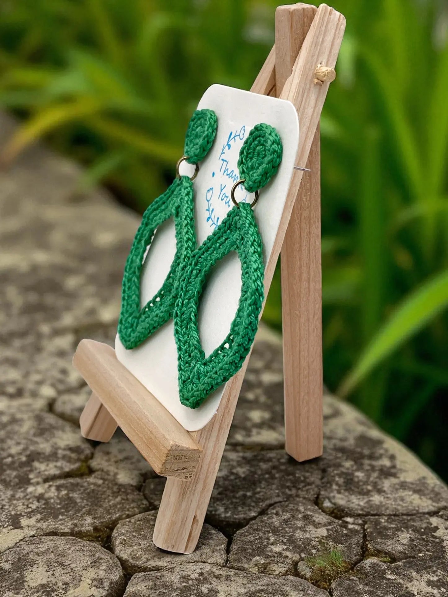 Geometric Dangles in green Tangles & Twine