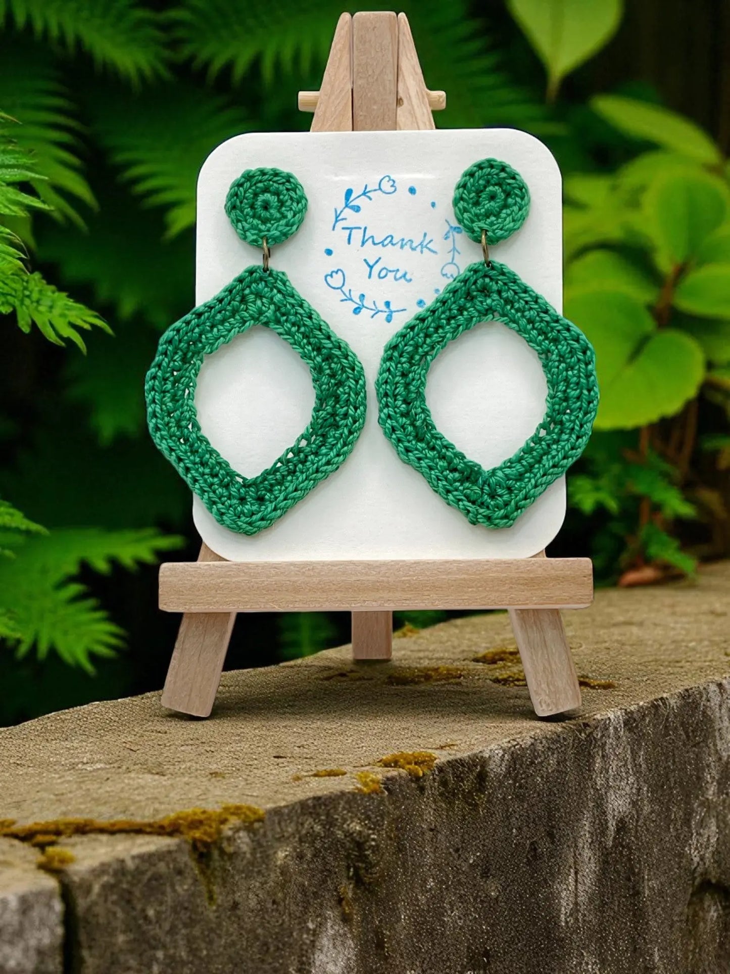 Geometric Dangles in green Tangles & Twine