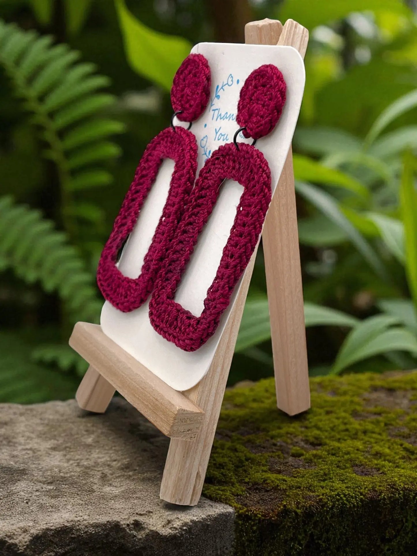 Geometric Dangles in maroon Tangles & Twine