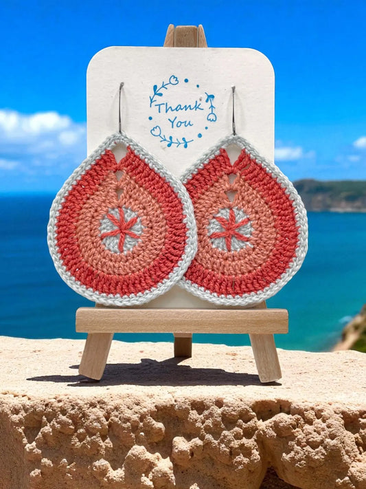 Fancy Teardrop in gray and coral Tangles & Twine