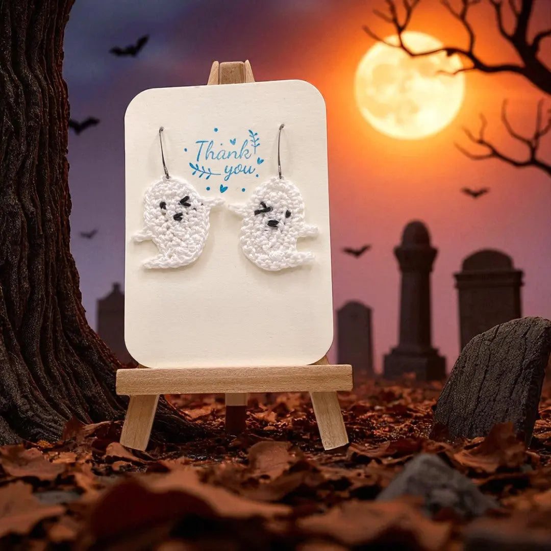 Smiling Ghost (#1) Tangles & Twine