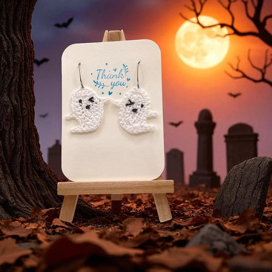 Smiling Ghost (#1) Tangles & Twine