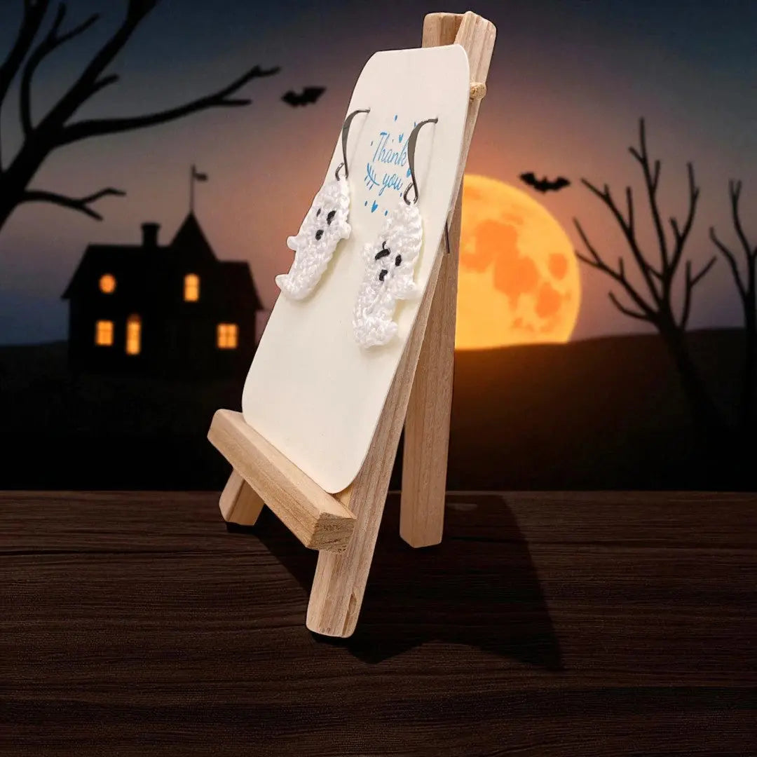 Smiling Ghost (#1) Tangles & Twine