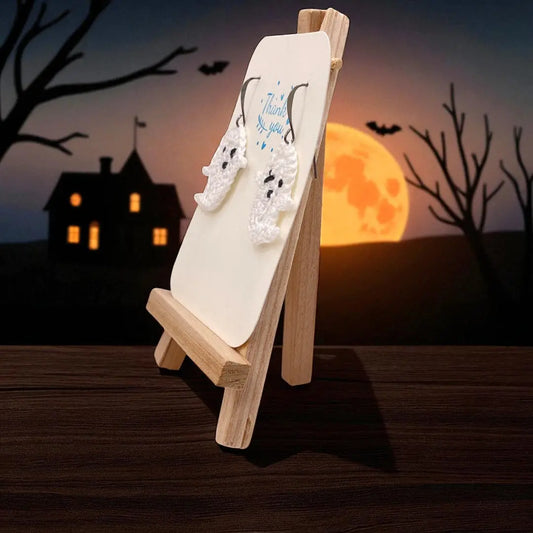 Smiling Ghost (#1) Tangles & Twine