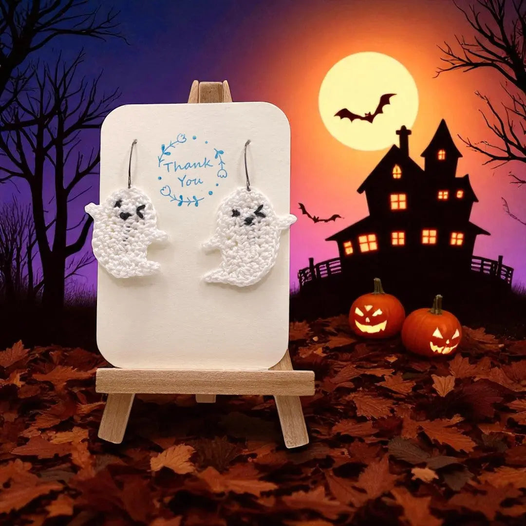 Smiling Ghost (#2) Tangles & Twine