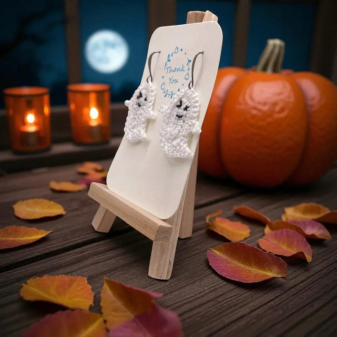 Smiling Ghost (#4) Tangles & Twine