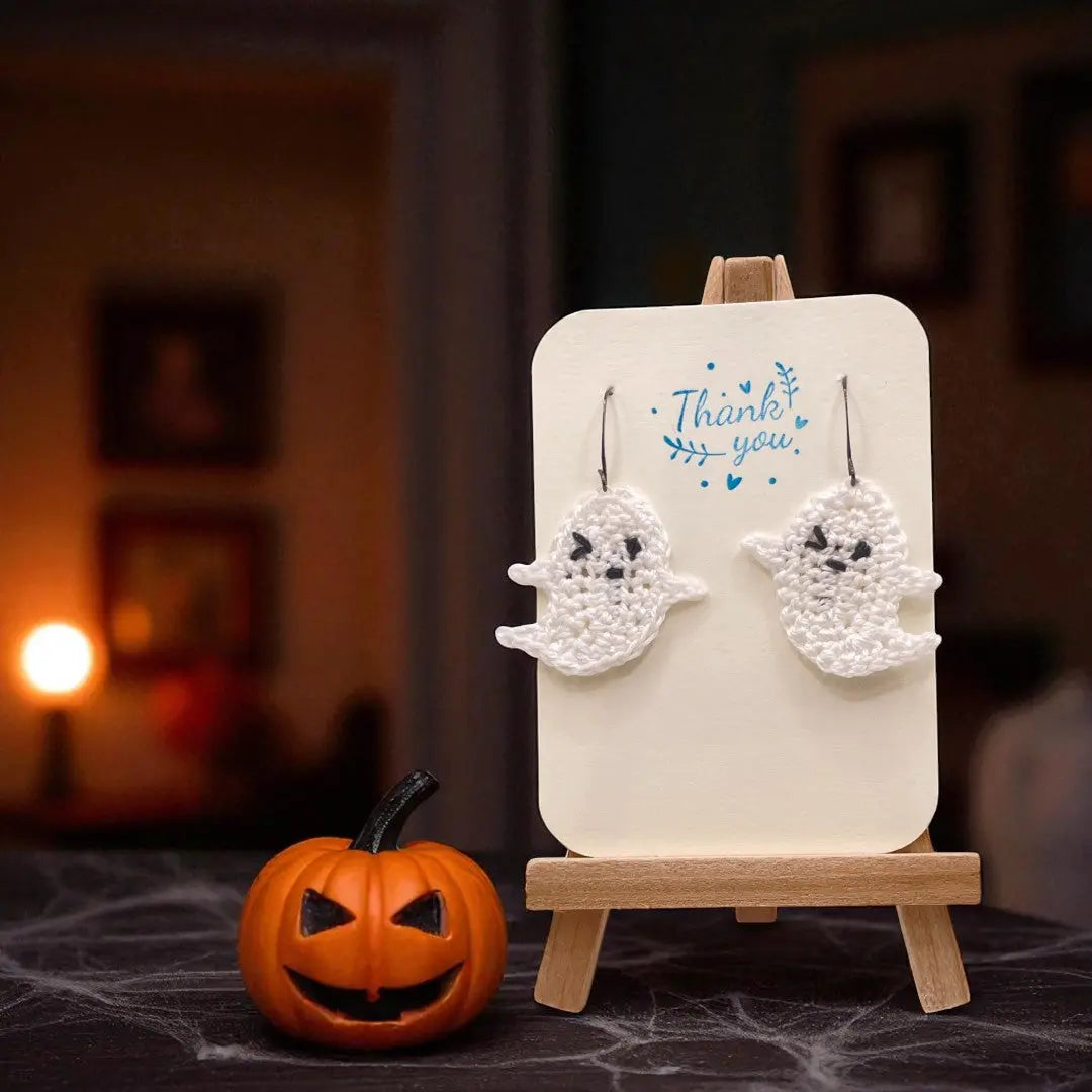 Smiling Ghost (#6) Tangles & Twine