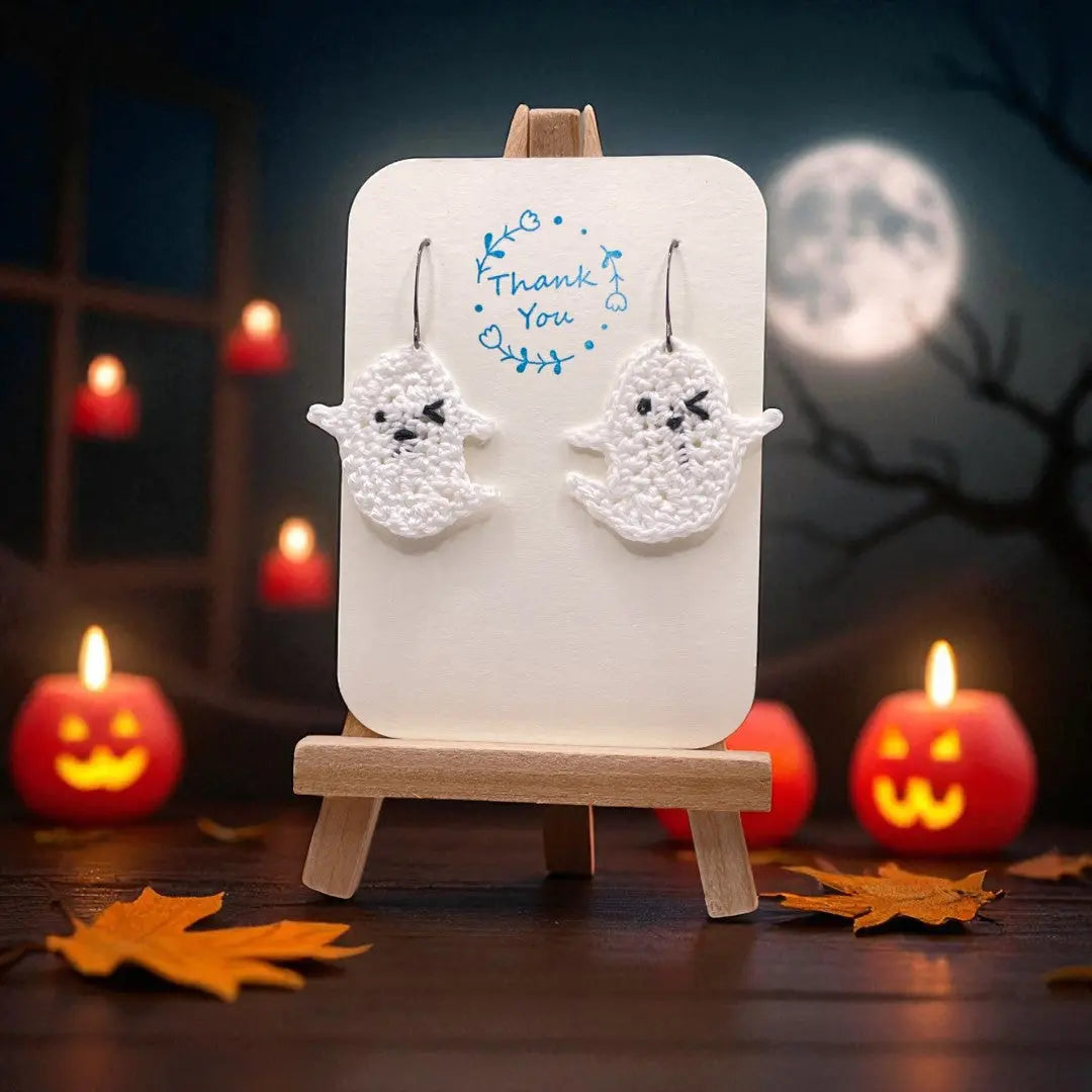 Smiling Ghost (#7) Tangles & Twine