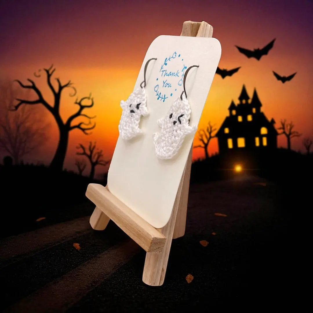 Smiling Ghost (#7) Tangles & Twine