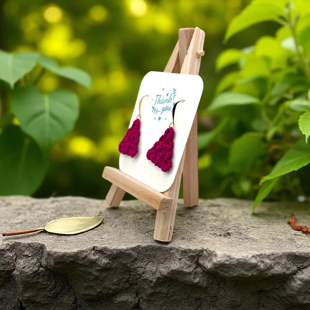 Celtic Triangle in fuchsia Tangles & Twine