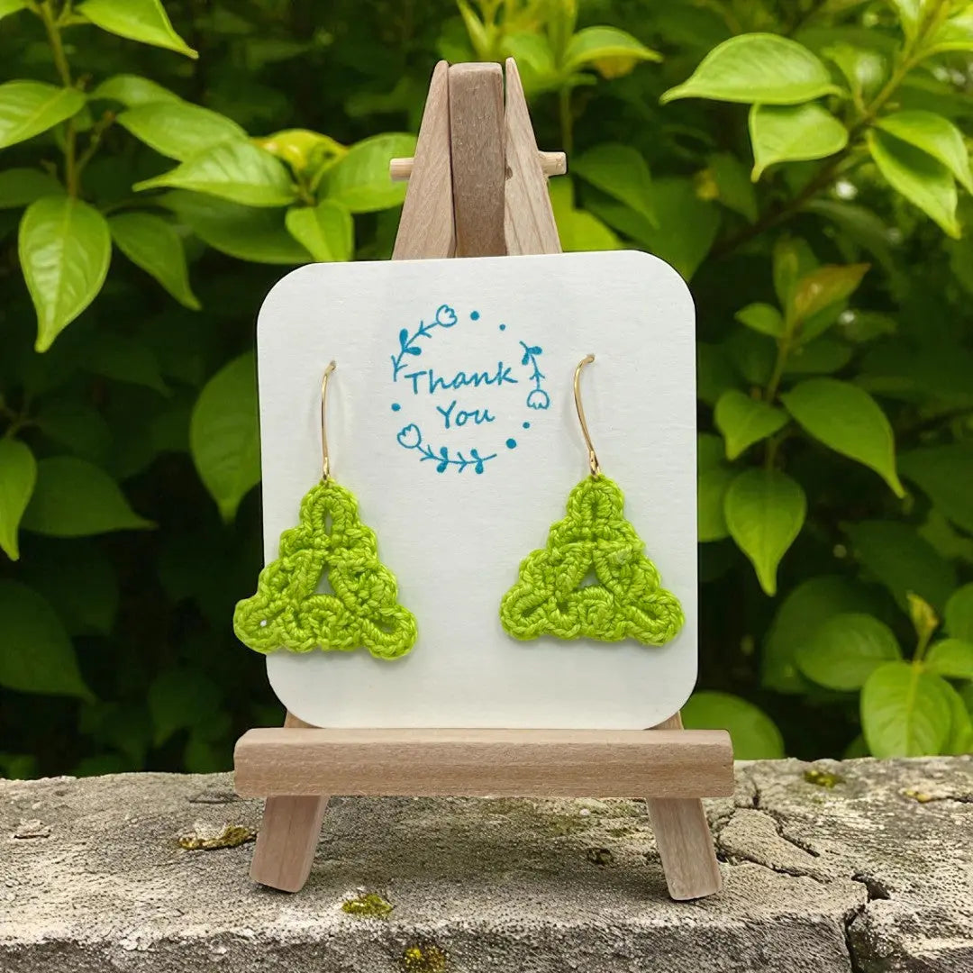 Celtic Triangle in lime green Tangles & Twine