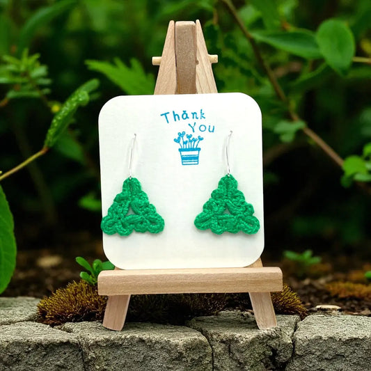 Celtic Triangle in green Tangles & Twine