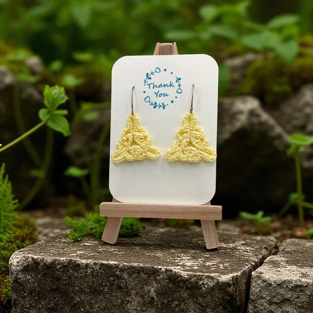 Celtic Triangle in yellow Tangles & Twine