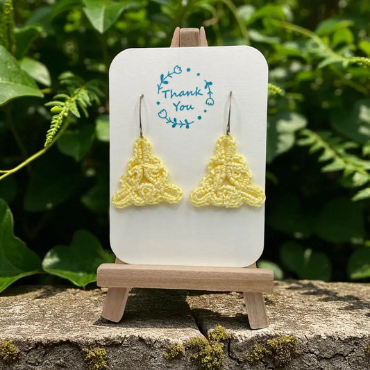 Celtic Triangle in yellow Tangles & Twine