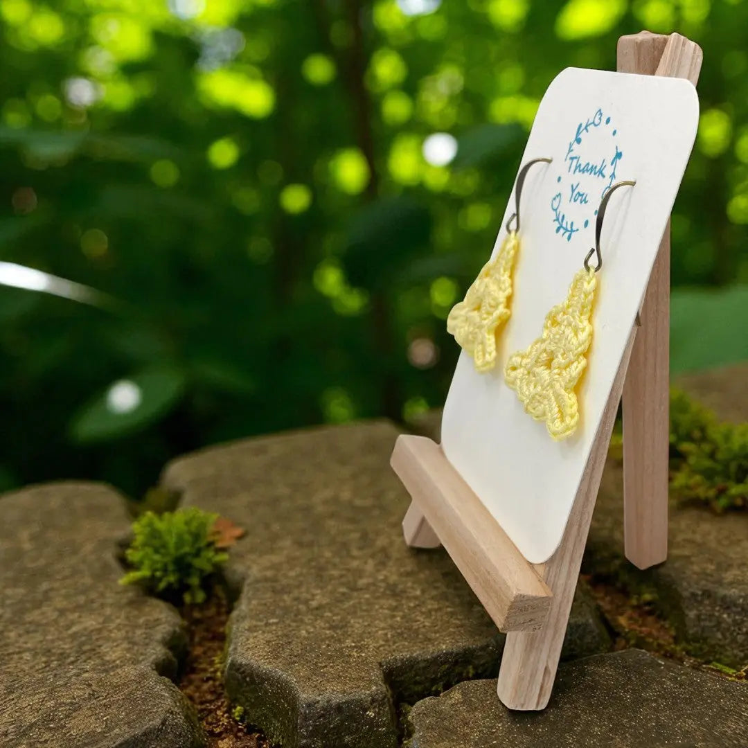 Celtic Triangle in yellow Tangles & Twine