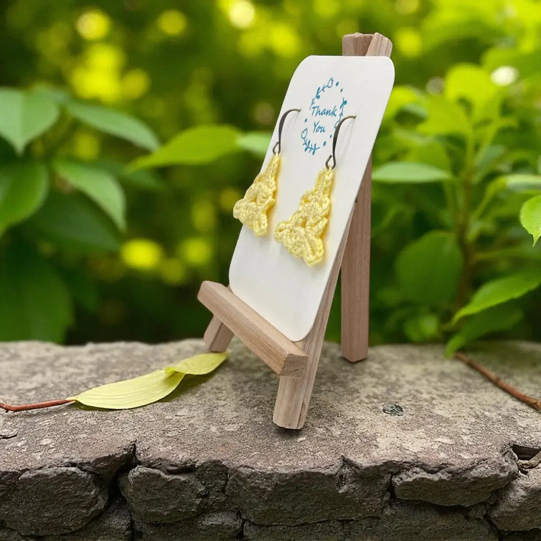 Celtic Triangle in yellow Tangles & Twine