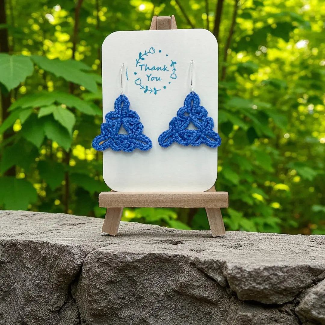 Celtic Triangle in blue Tangles & Twine