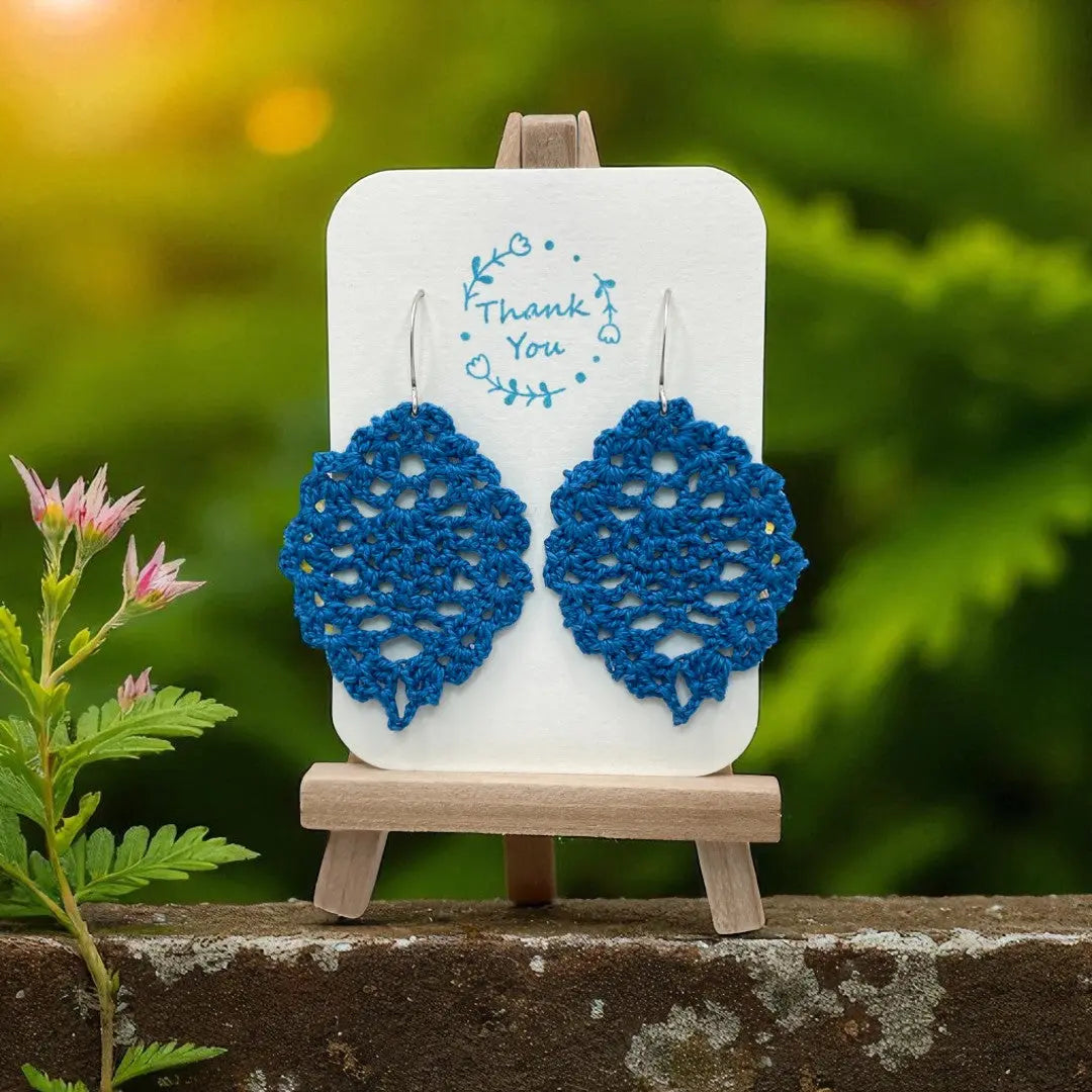 Lacey Pineapple in blue Tangles & Twine