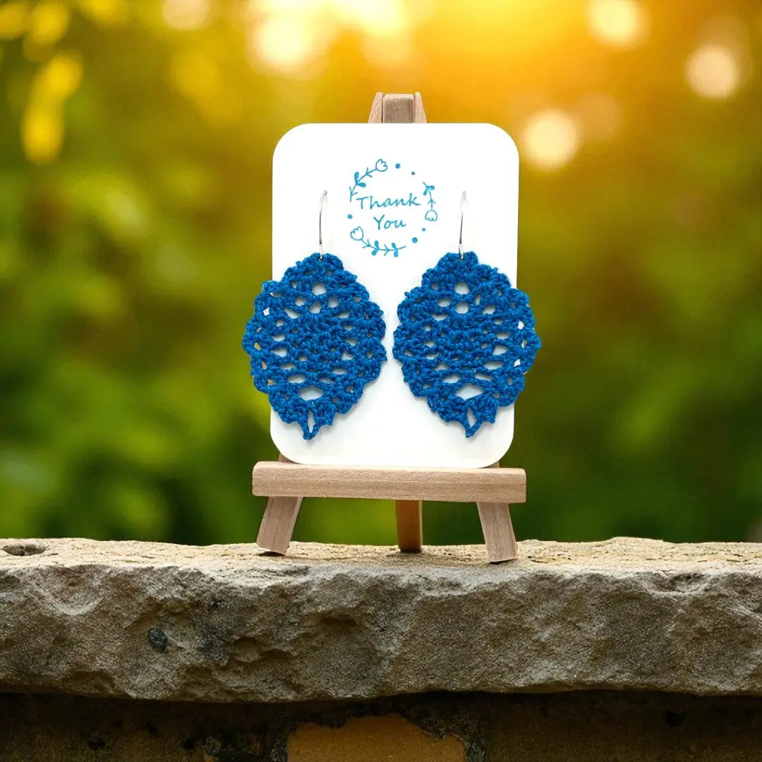 Lacey Pineapple in blue Tangles & Twine