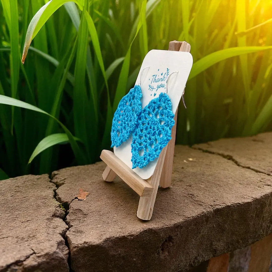 Lacey Pineapple in sky blue Tangles & Twine