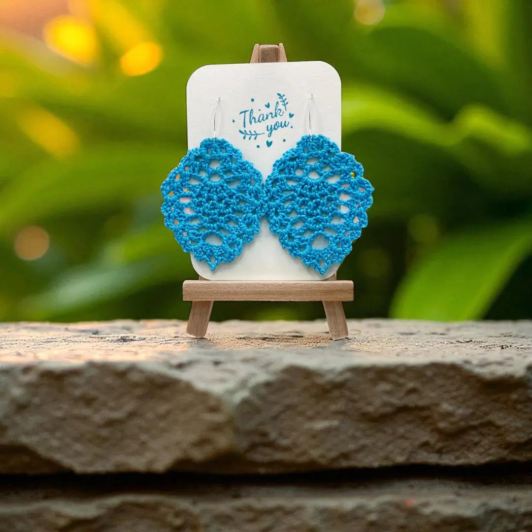 Lacey Pineapple in sky blue Tangles & Twine