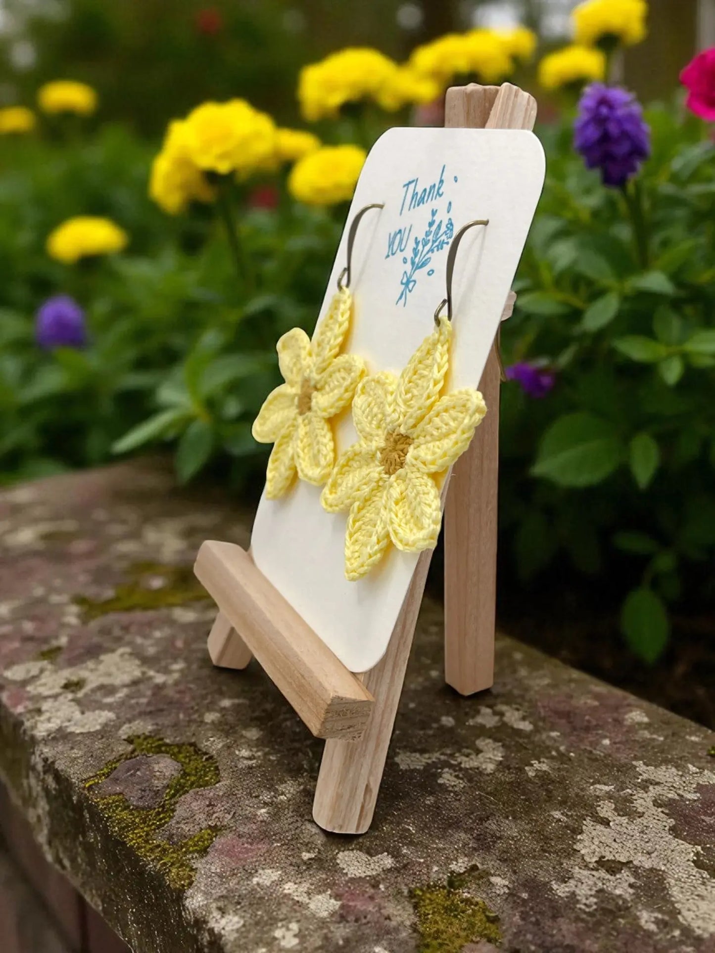 Large dangly yellow flower - Tangles & Twine