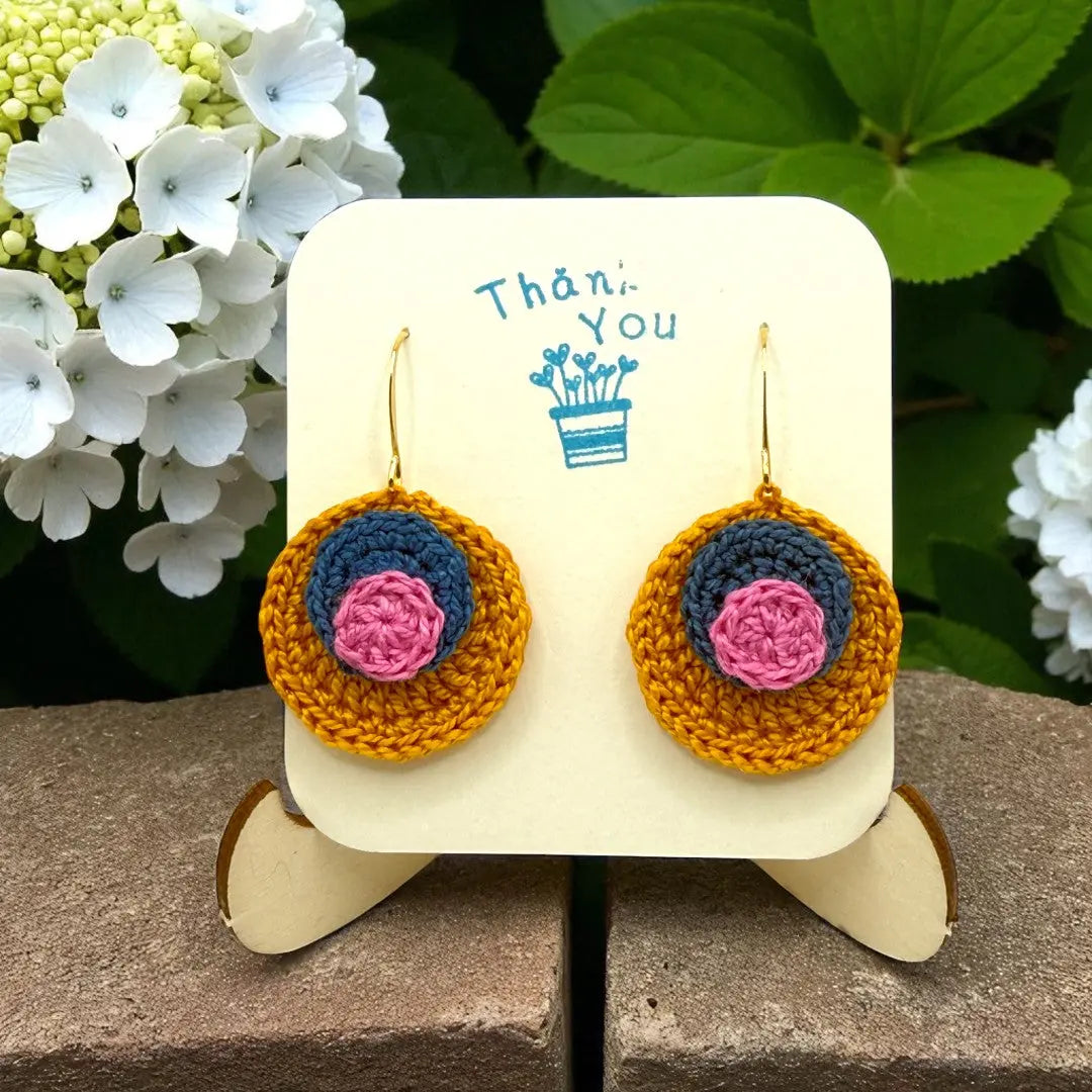 3D Circle in Mustard, Navy, and Pink Tangles & Twine