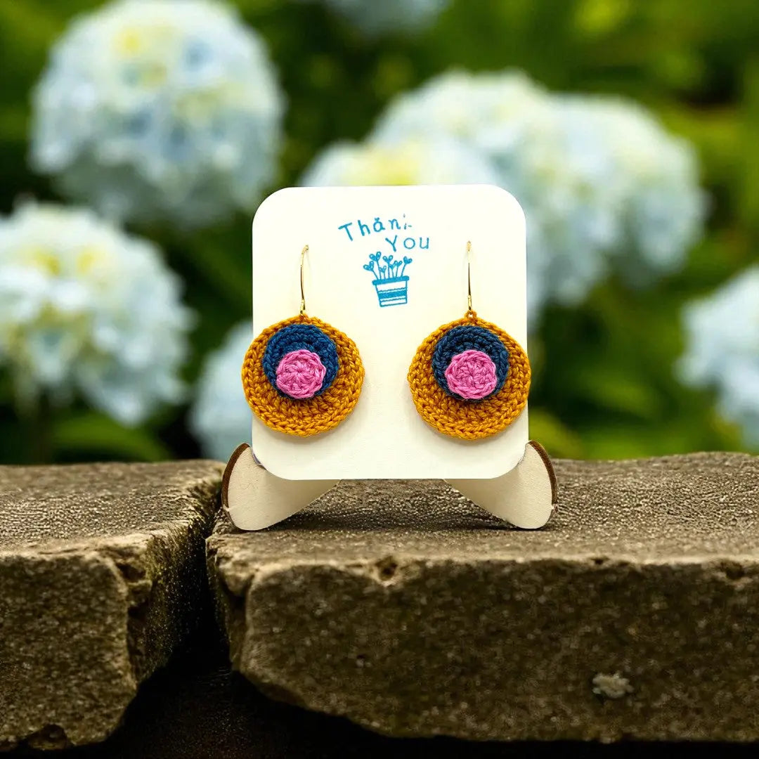 3D Circle in Mustard, Navy, and Pink Tangles & Twine