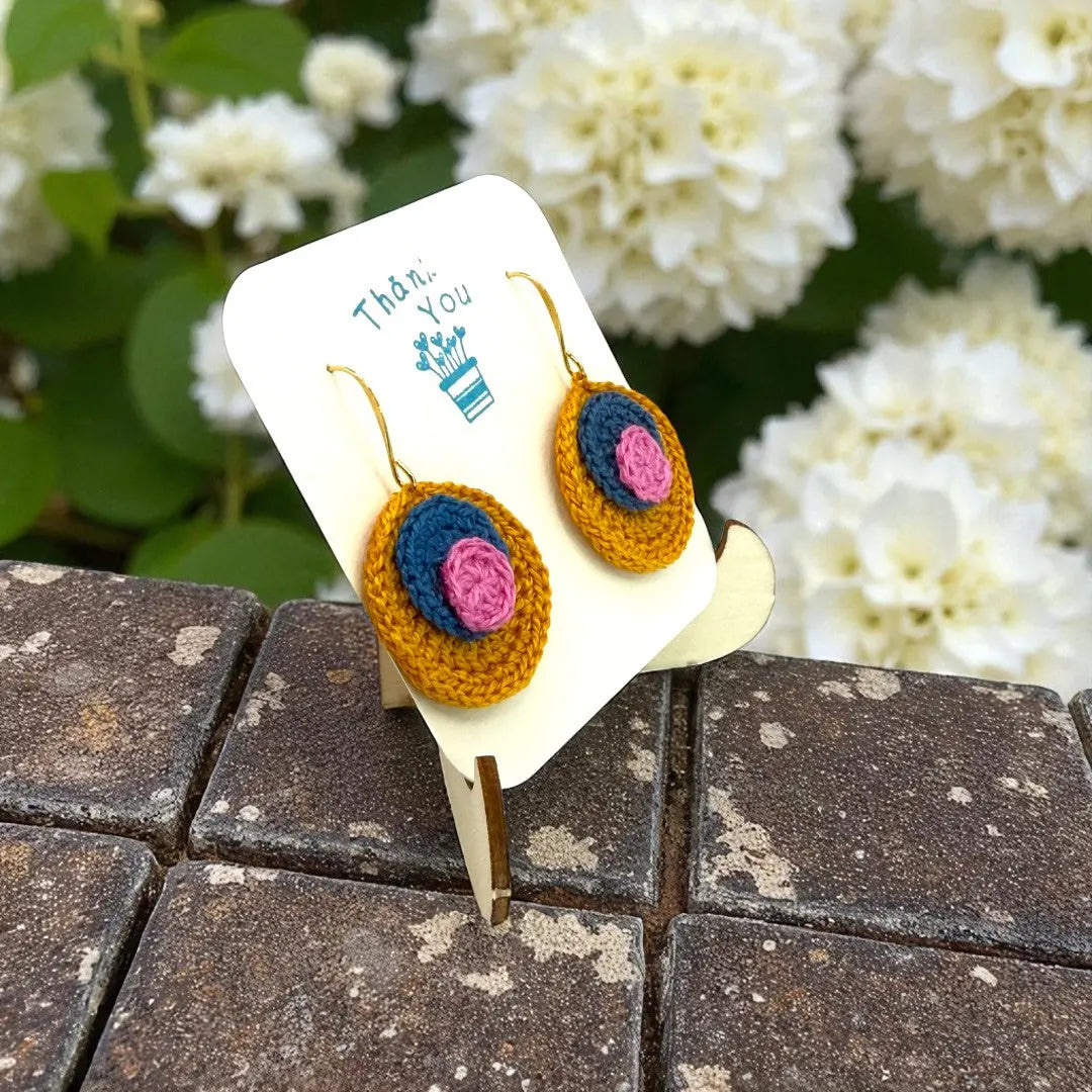 3D Circle in Mustard, Navy, and Pink Tangles & Twine