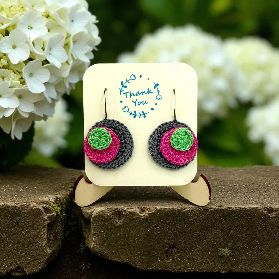 3D Circle in Gray, Pink, and Green Tangles & Twine