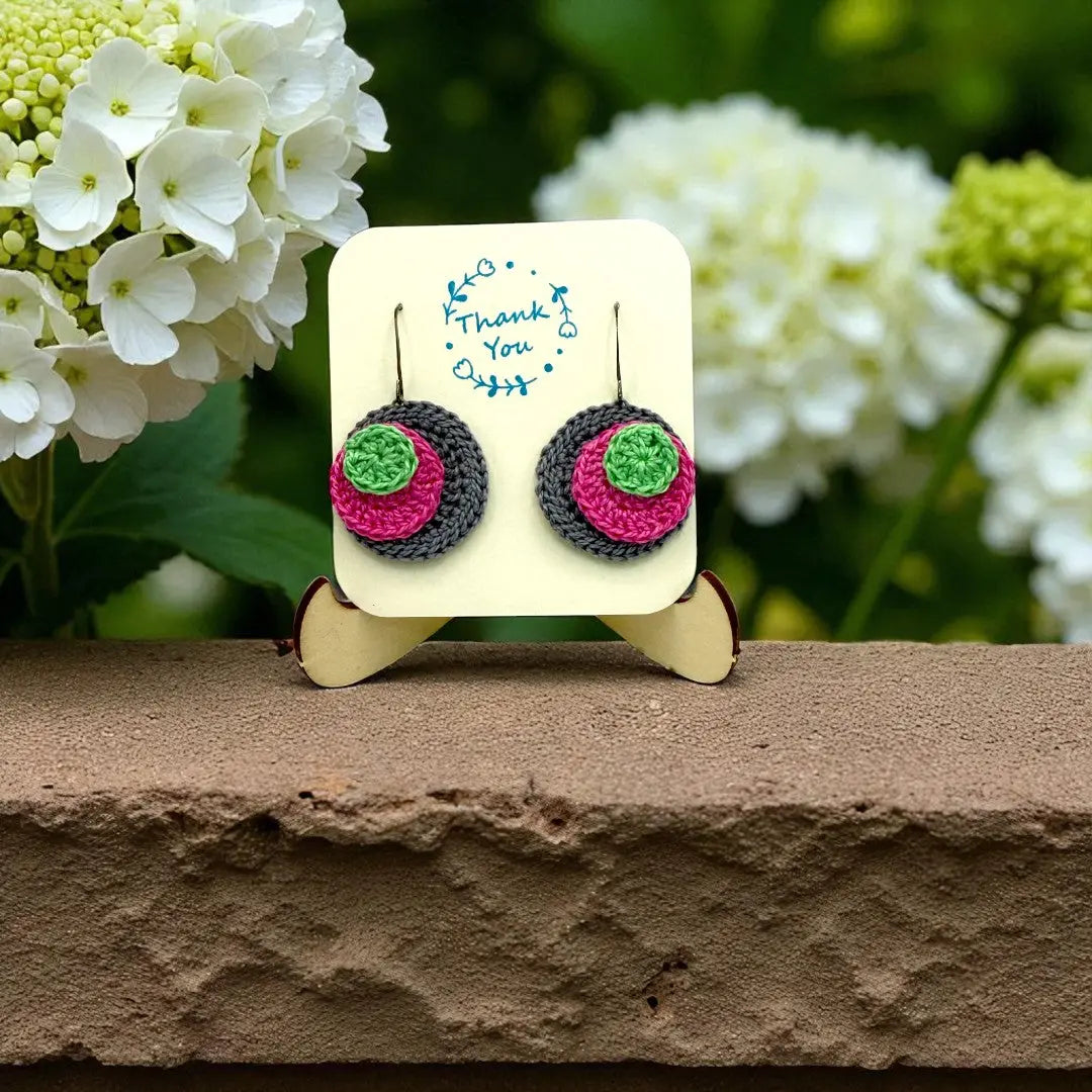 3D Circle in Gray, Pink, and Green Tangles & Twine