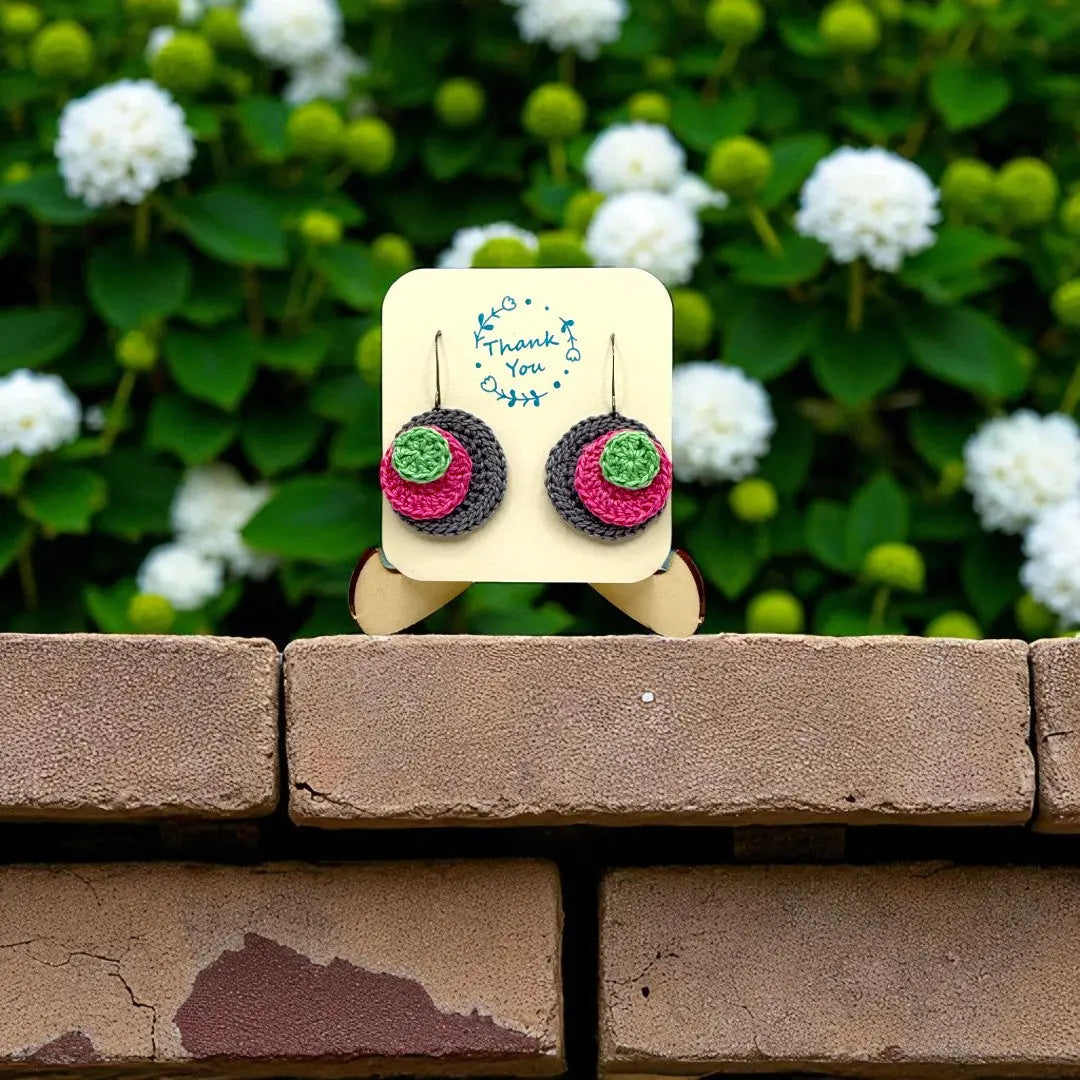 3D Circle in Gray, Pink, and Green Tangles & Twine