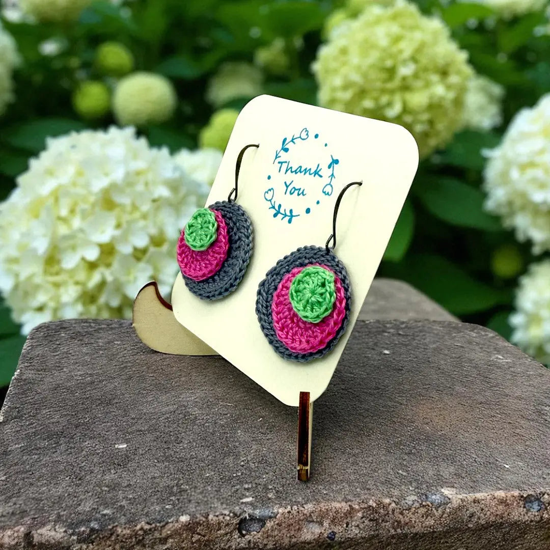 3D Circle in Gray, Pink, and Green Tangles & Twine