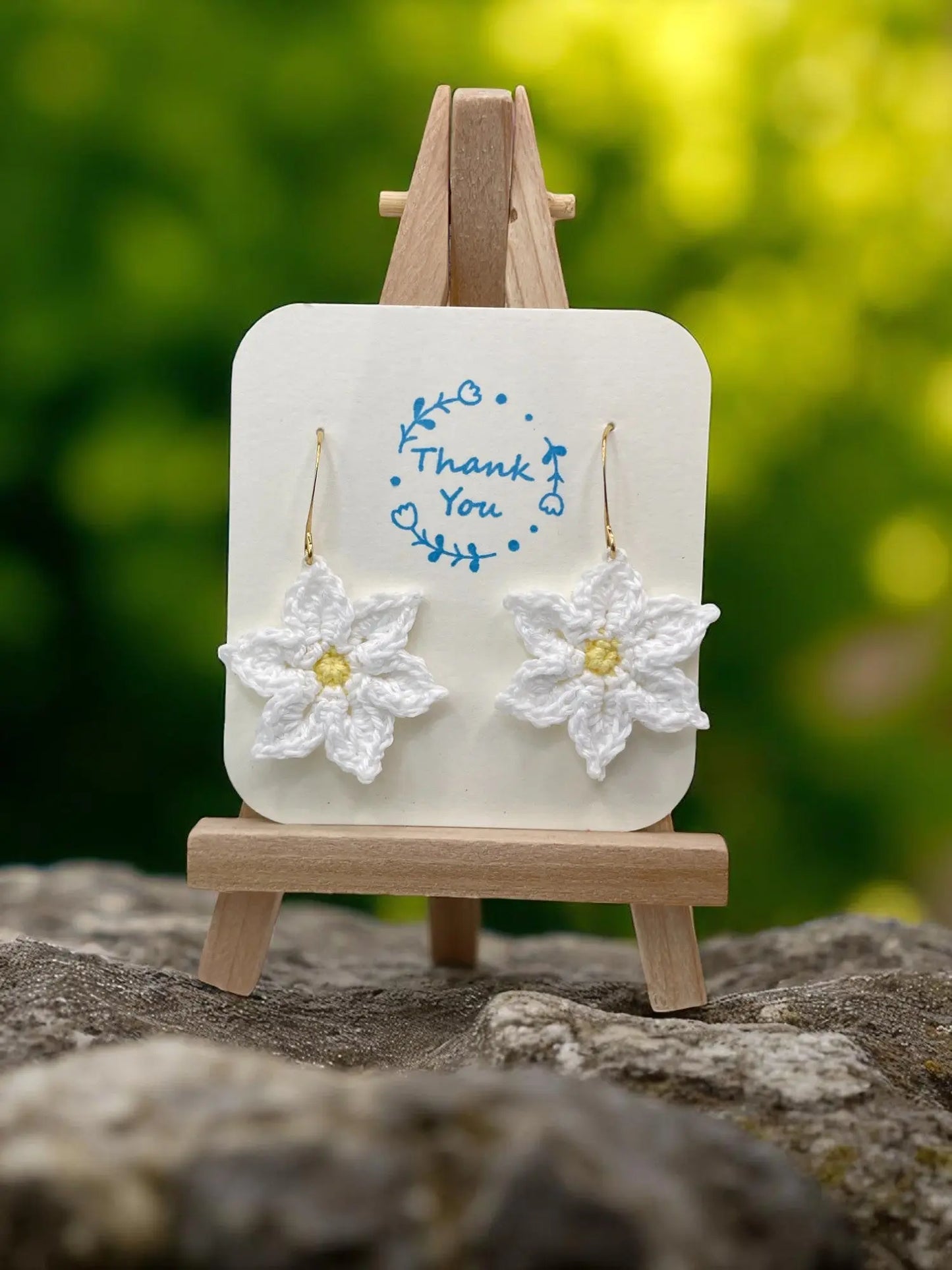 Medium dangly white flower Tangles & Twine