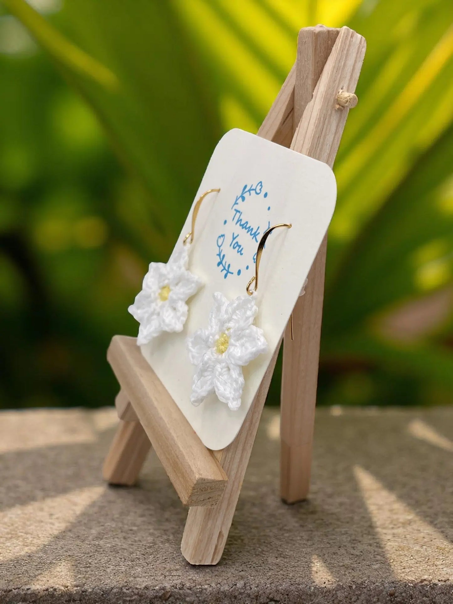 Medium dangly white flower Tangles & Twine